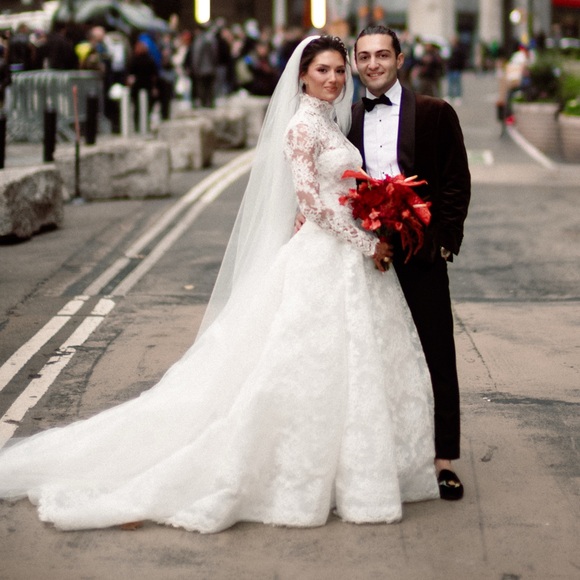 Monique Lhuillier Vittoria Gown - Picture 1 of 14